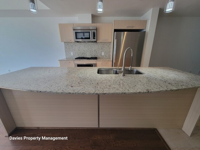 Photo - 2612-2109 109 St NW