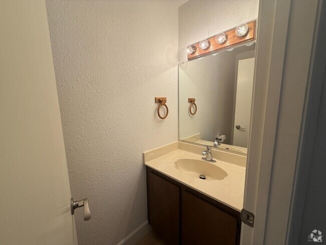 Building Photo - 1818 London Dr Rental