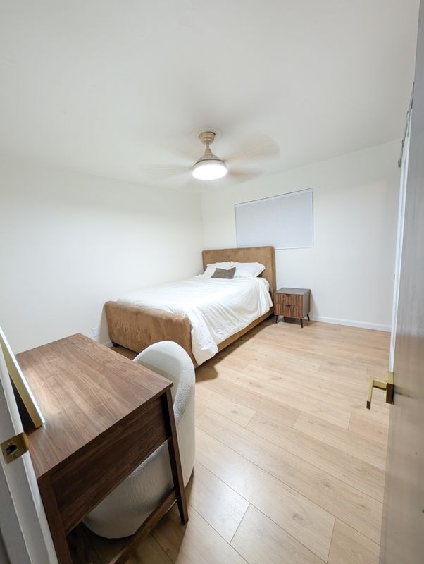 Building Photo - 1309 W 10th St Rental