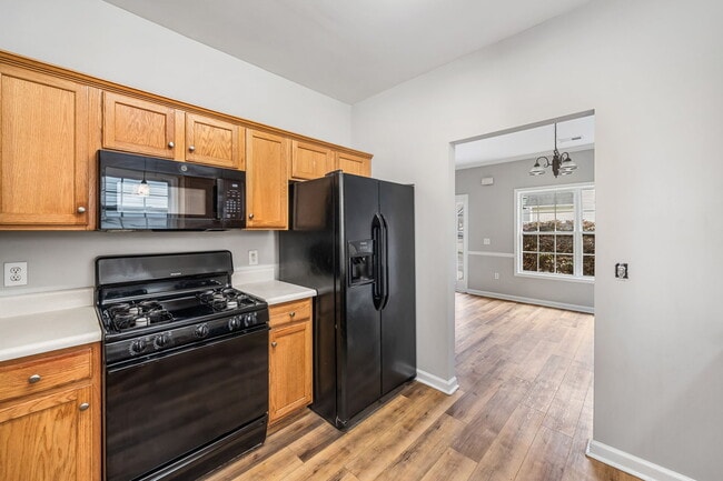 Photo - 82 Brookvalley Ct W