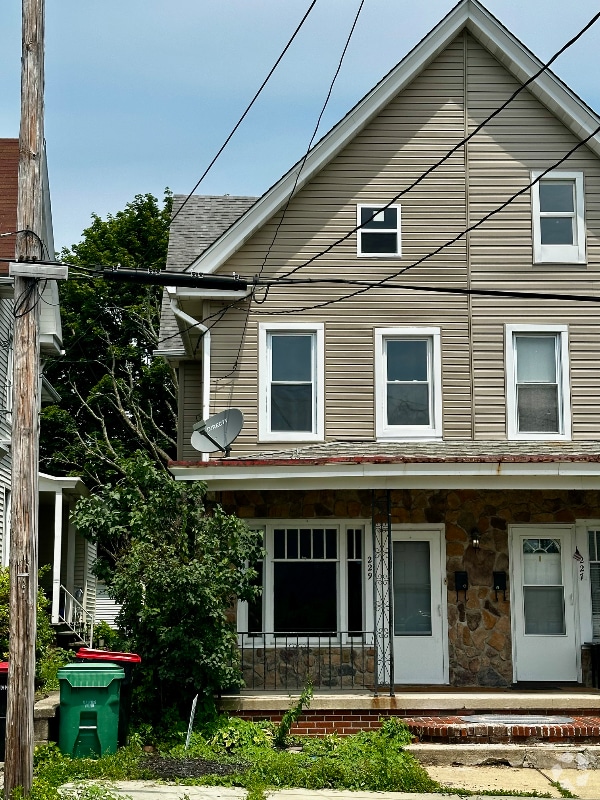 Building Photo - 229 Coal St Rental