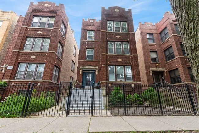 Building Photo - 4335 N Sacramento Ave Unit G