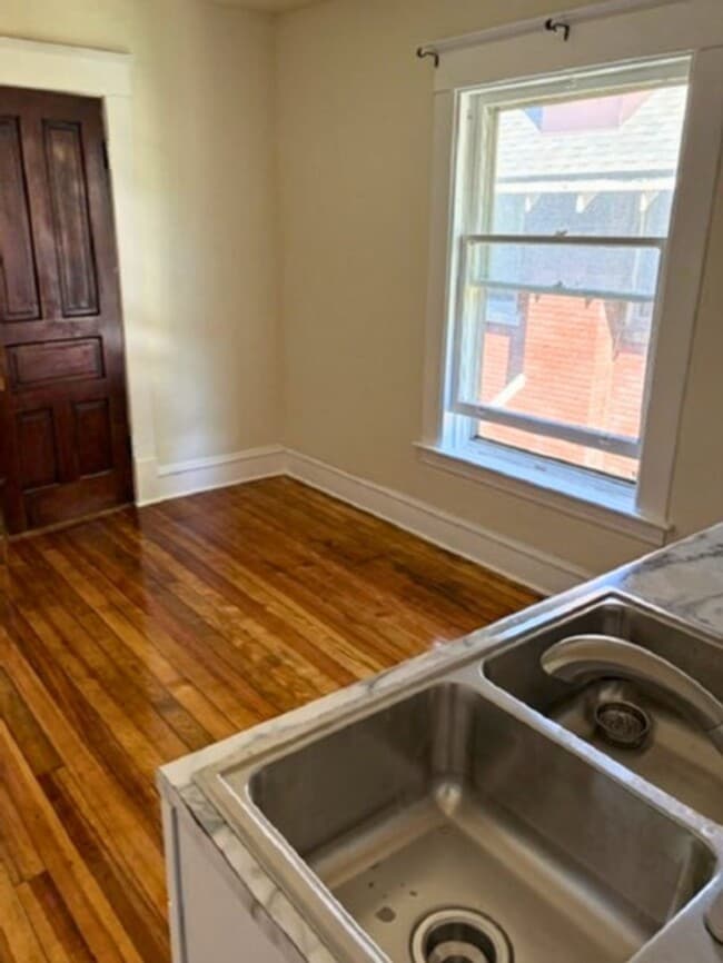 Building Photo - 216 Lafayette Ave NE Unit C