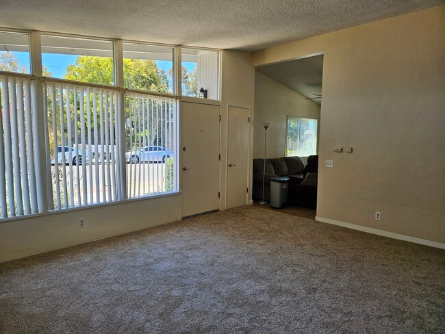 Living room - 566 Westmont Ave