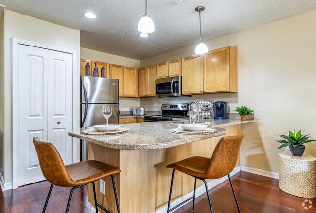 2BR, 1BA - 840SF - The Santiago Floorplan