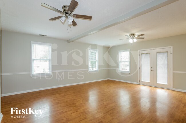 Photo - 205 Lakefront Dr