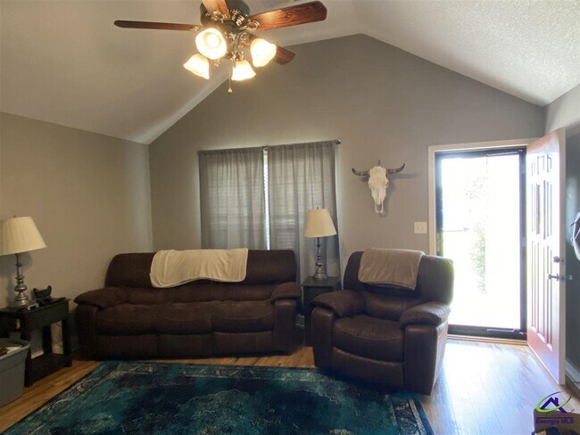 Photo - 552 Grand Ave