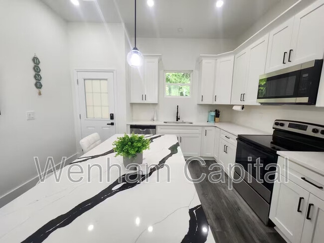 Photo - 1528 Murphy Ave SW Unit B