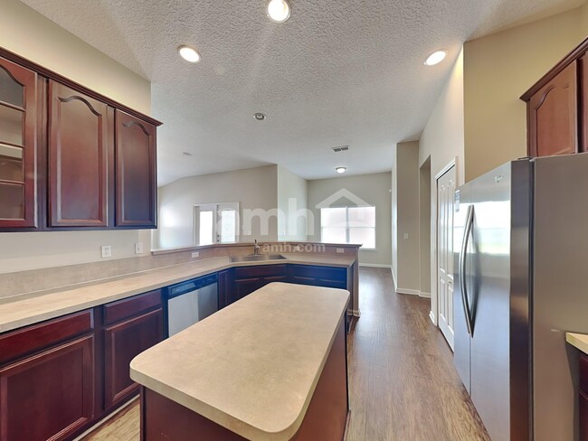 Photo - 1406 Canopy Oaks Dr