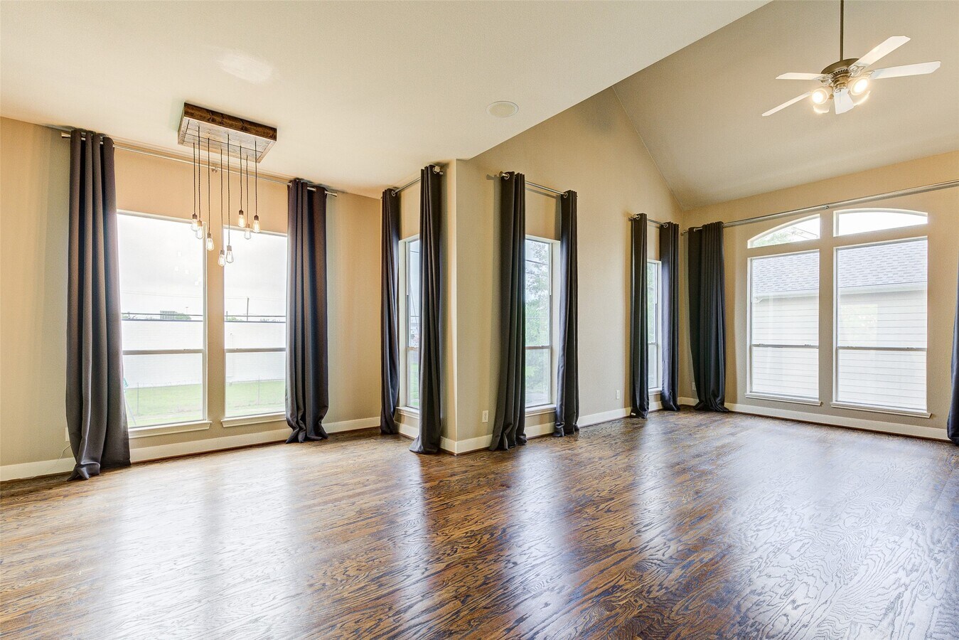 Photo - 3129 Dallas St