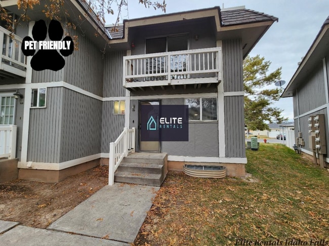 Building Photo - 1528 Falcon Dr