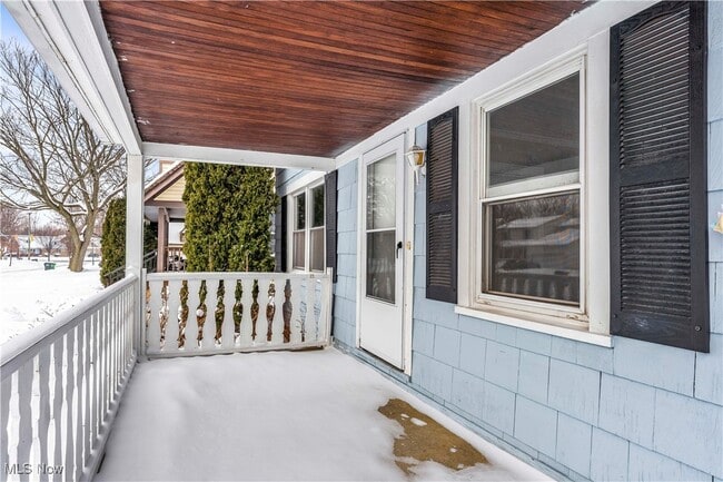 Photo - 239 E 214th St