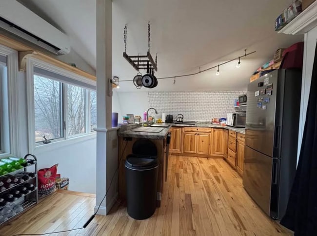 Photo - 18 Old Hollis Rd