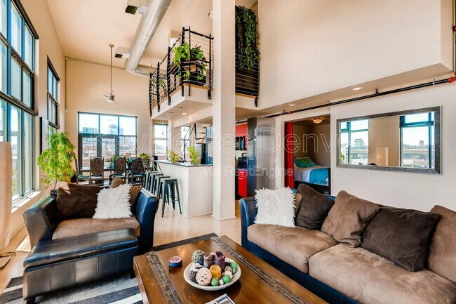 Building Photo - 3100 Huron St Unit 4d