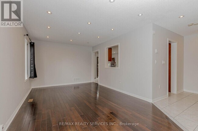 Photo - 106 Narrow Valley Crescent