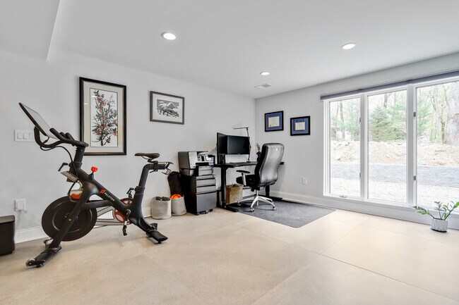 Photo - 42 North Rd Unit Modern Retreat