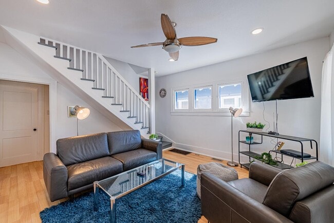 816 Marquette Ave NW