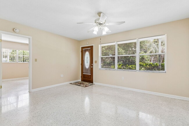 Building Photo - 2406 Husson Ave