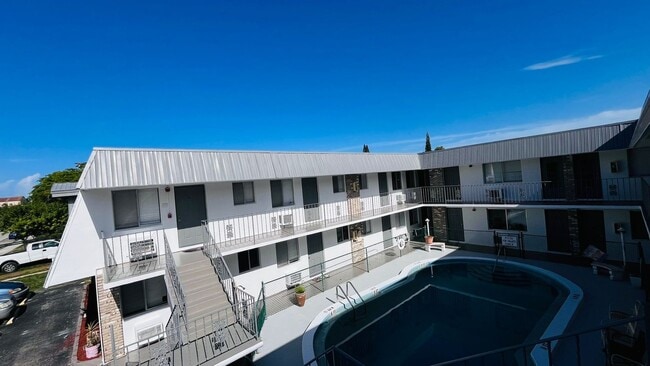 1958 McKinley St Hollywood, FL 33020