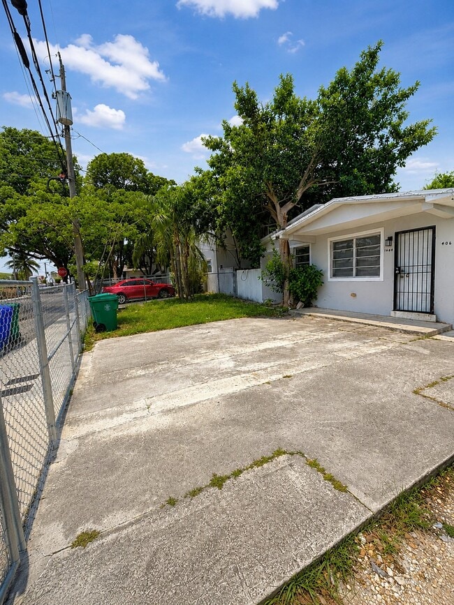 Building Photo - 1404 NW 60th St