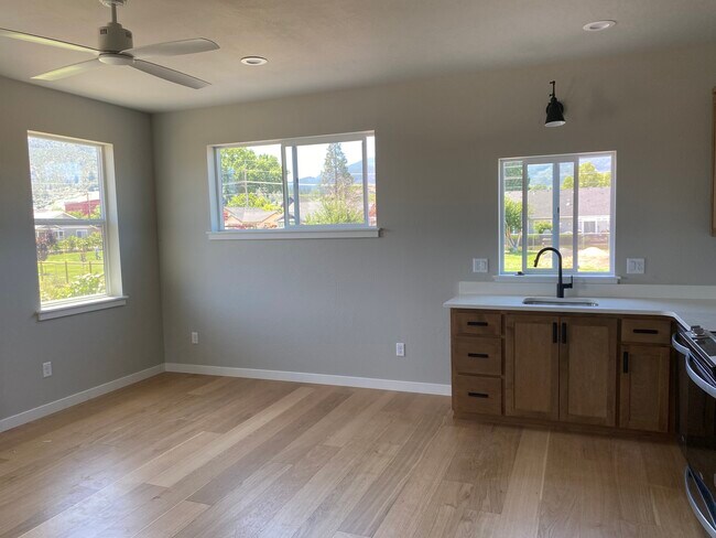 314 Lithia Ave