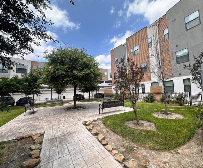 Photo - 2401 Crawford St Unit A