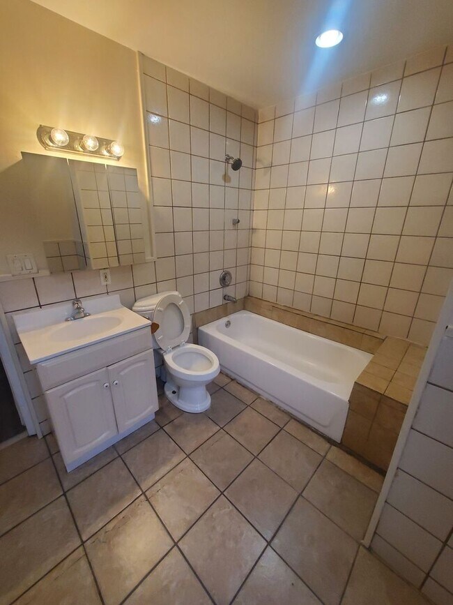 Photo - 6603 23rd Ave Unit Upper