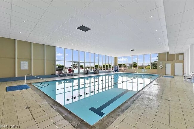 Photo - 12900 Lake Ave Unidad Penthouse 3