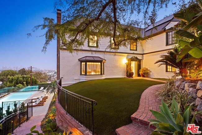 4818 Bonvue Ave