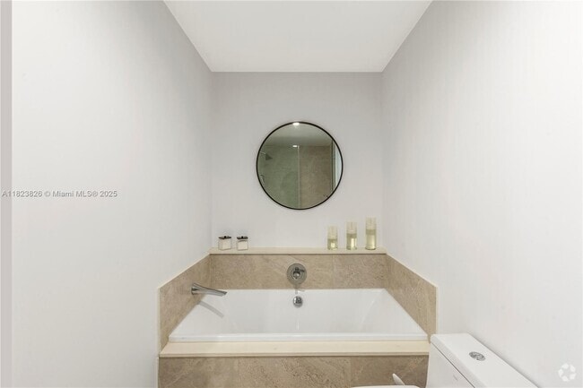Building Photo - 488 NE 18th St Unit 909 Rental