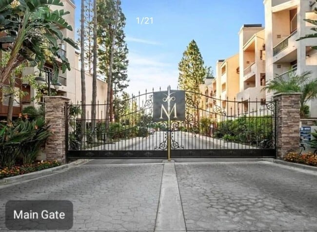 Building Photo - 5565 Canoga Ave Unit 5565 Canoga Ave