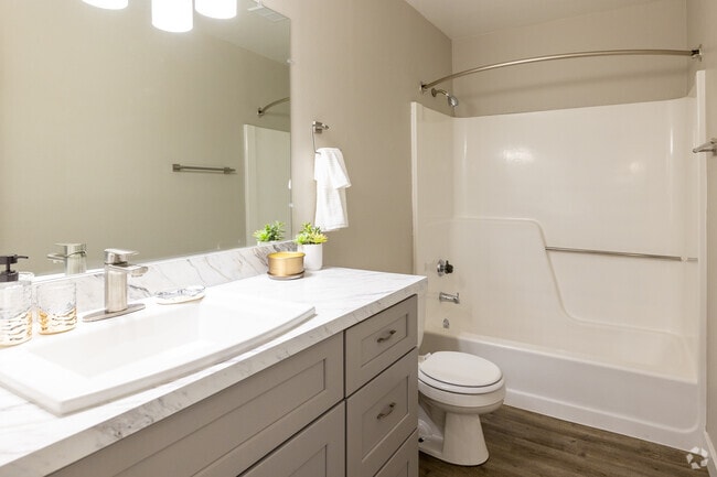 1 habitación, 1 baño, 720 pies cuadrados, baño - Solstice CO