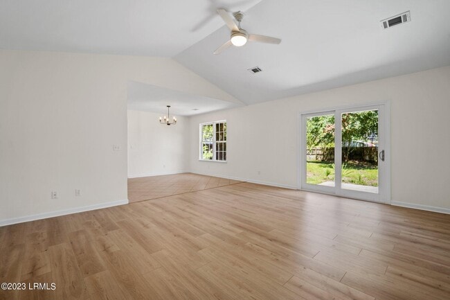7 Grandiflora Ln