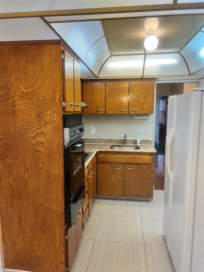 Photo - 1019 E 104th St