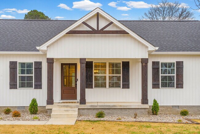 Photo - 205 Maple St