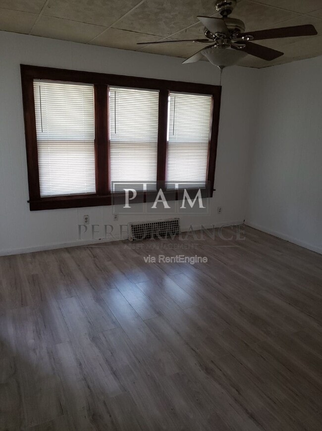 Photo - 3770 E Holmes Ave