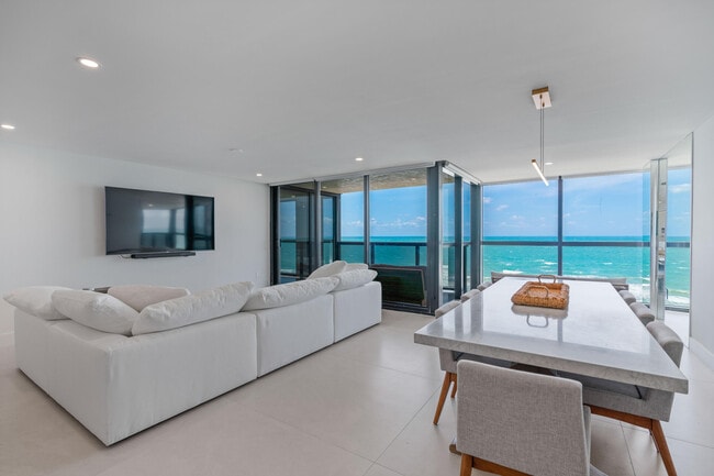 Building Photo - 10410 S Ocean Dr Unit 906