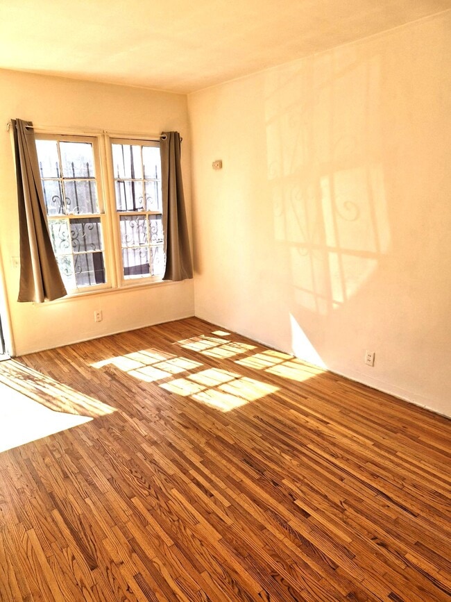 Photo - 7315 Willoughby Ave Unidad 7315
