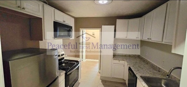 Photo - 564 Chesterfield Ave