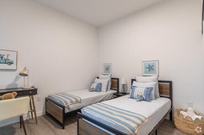 2BR, 1BA - 641SF - Bedroom