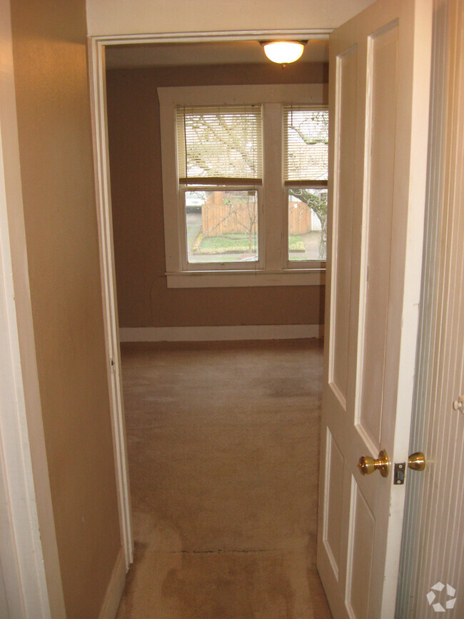 Building Photo - 008-455 18th St, Salem Unit 008-455-B 18th Rental