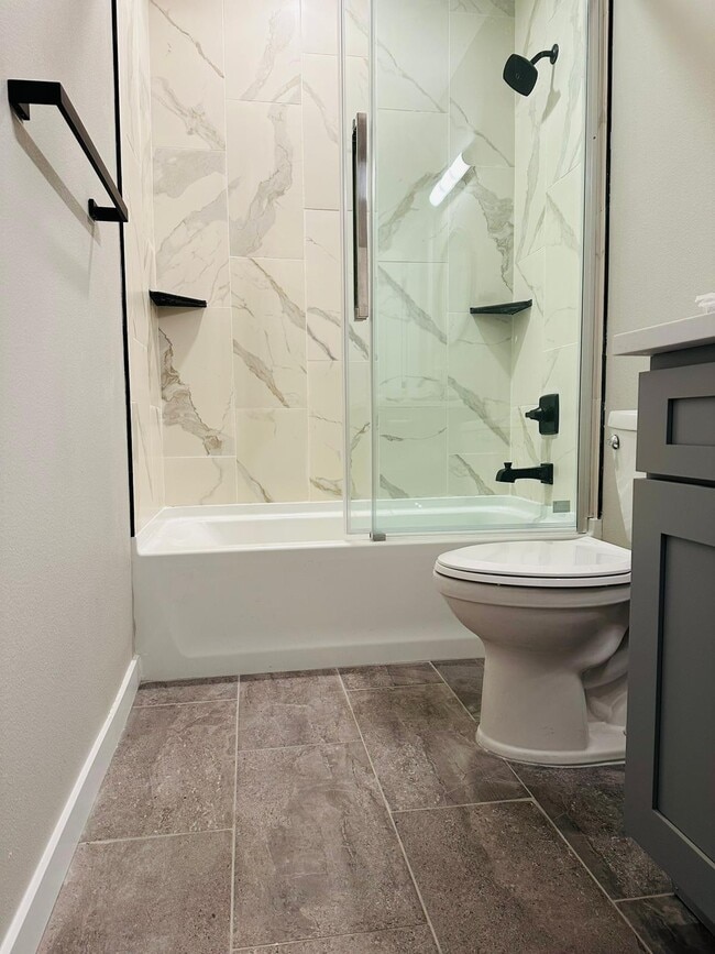 Photo - 2715 Maple St