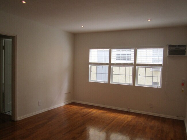 Living Room - 4112 Los Feliz Blvd