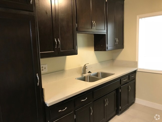 Building Photo - 325 S Doheny Dr Rental
