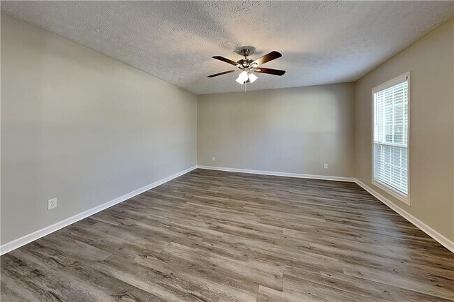 105 Meadow Crest Ct