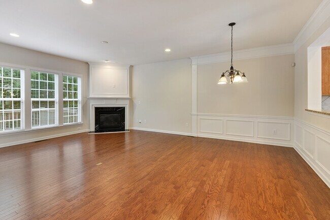 Photo - 366 Ardmore Ct NW