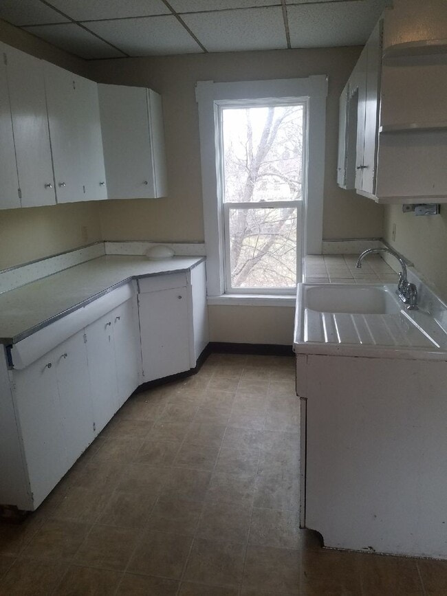 Building Photo - Rutland Apartments Unit 2