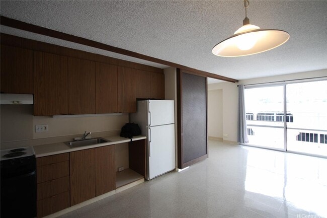 Photo - Kapiolani Manor 1 bedroom, 1 bath, 1 parking, 6th Floor Unidad 608