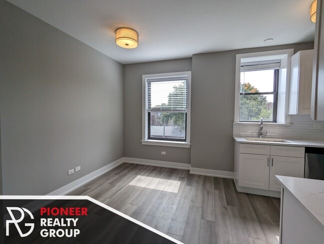 Photo - 3939 N Janssen Ave Unit 2