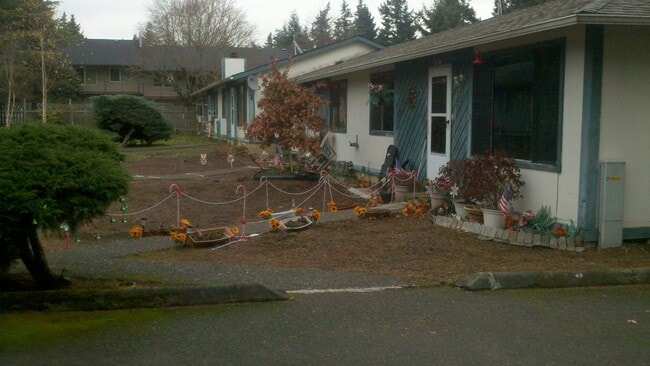 13217-13225 SE Powell Blvd - 13217-13225 SE Powell Blvd Apartment Unit 13221